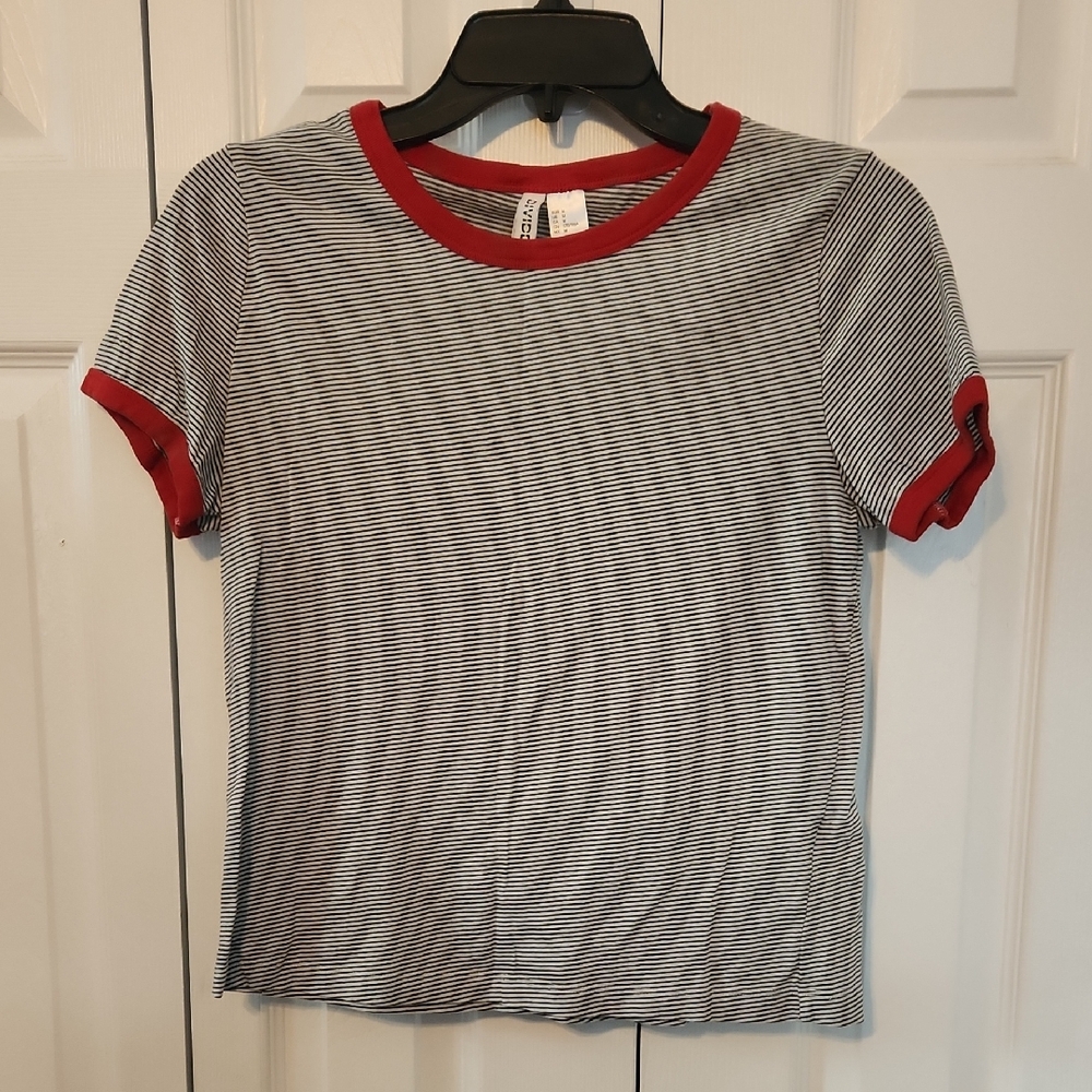 🎊4/$20 // DIVIDED: Striped Crop Top